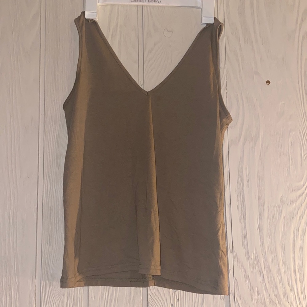 MATCHING SET w/ OLIVE SHORTS SEE BELOW Green top with V-neck plunge lounge set